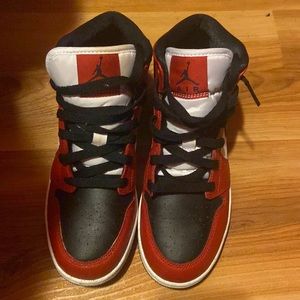 Worn a few times(exact box not included but comes with a shoe box)